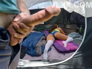 Cô nàng nhà bên say xỉn nhầm lẫn tôi là chồng yêu cô ấy