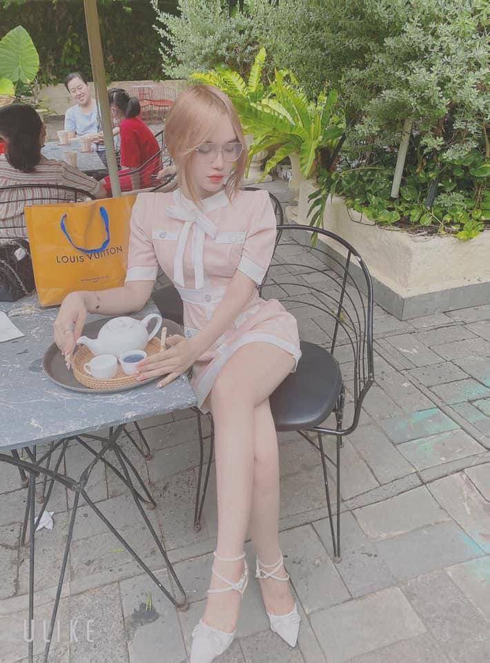được quản lý nữ cho đến nhà ngủ nhờ, thanh niên may mắn được quản lý gạ địt