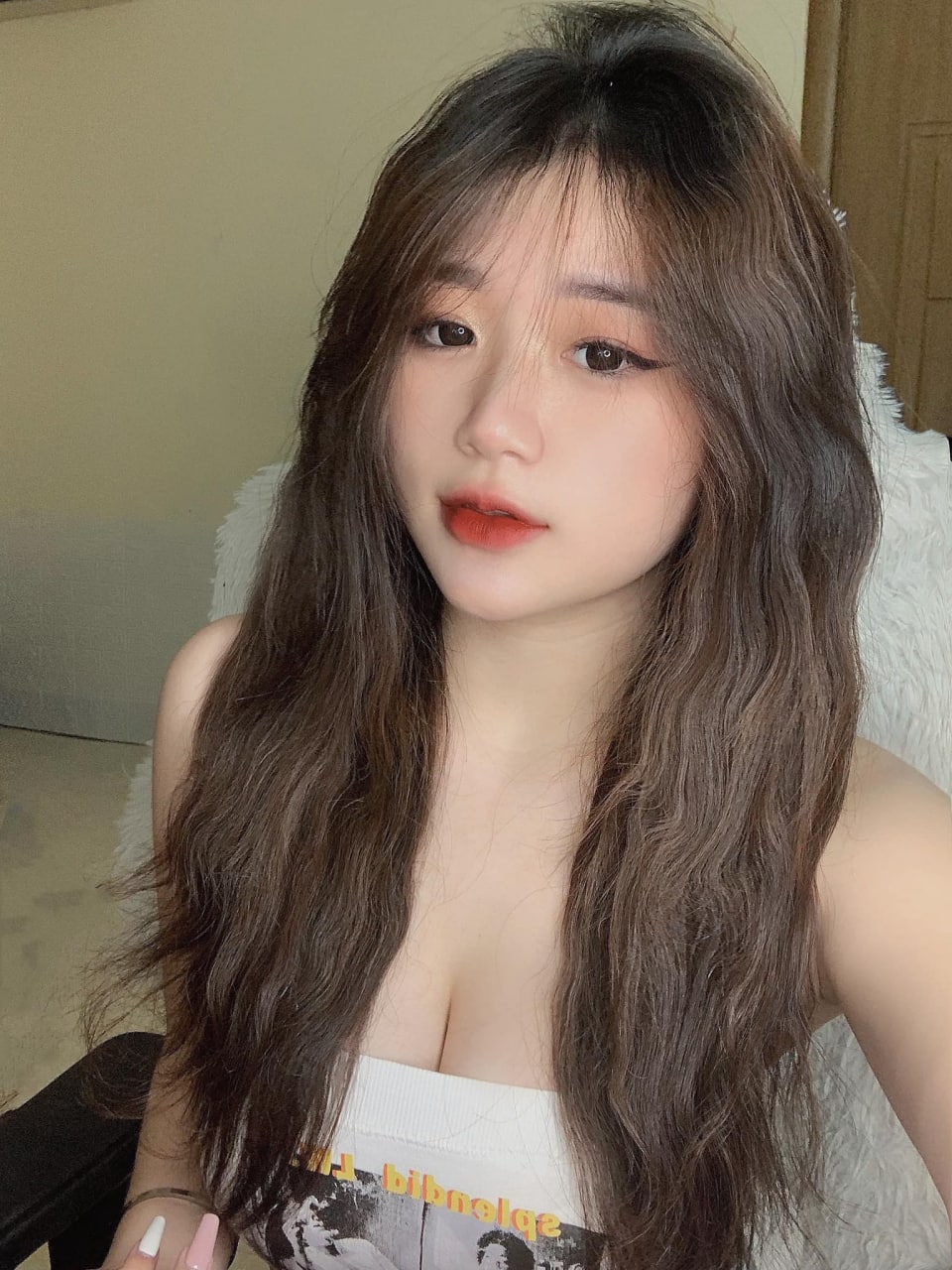 "Chồng tôi và anh là đồng nghiệp, quan hệ với tôi thì hơi quá đáng."