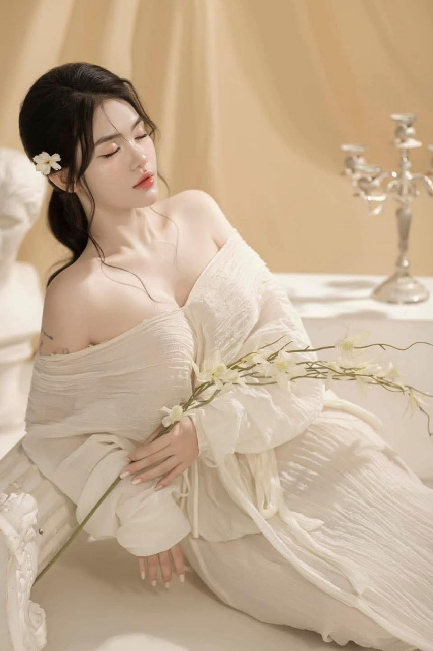Thẩm du khó ra đành nhờ đến chị hàng xóm
