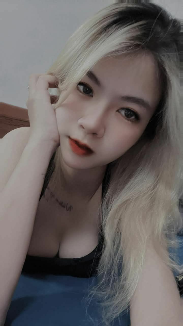 Gõ cửa phàn nàn vì tiếng rên như phim jav , nhưng đó lại là của cô hàng xóm